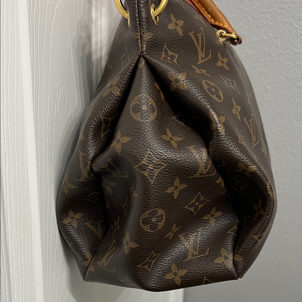 Louis Vuitton Pallas MM Monogram Shoulder Bag - Picture 6 of 17